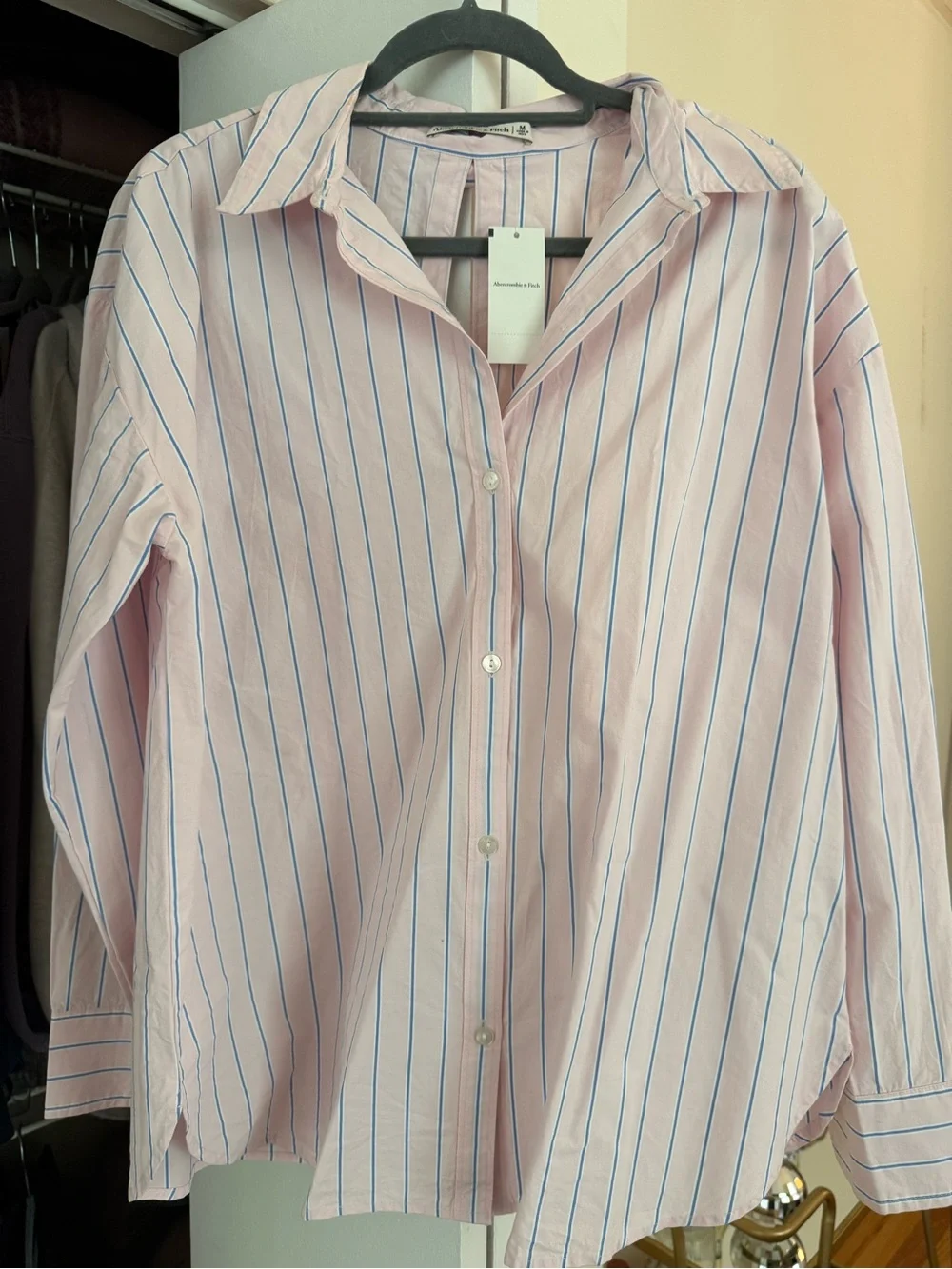 Abercrombie & Fitch light pink